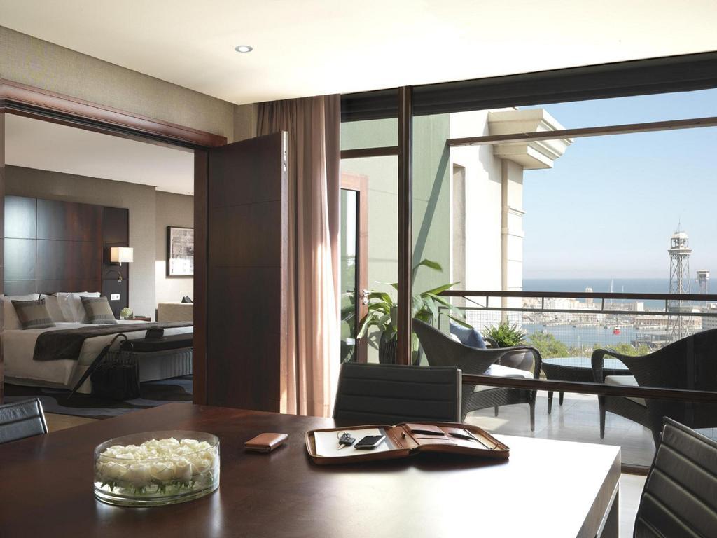 Hotel Miramar Barcelona Gl Екстериор снимка A suite at the Four Seasons Hotel, Alexandria