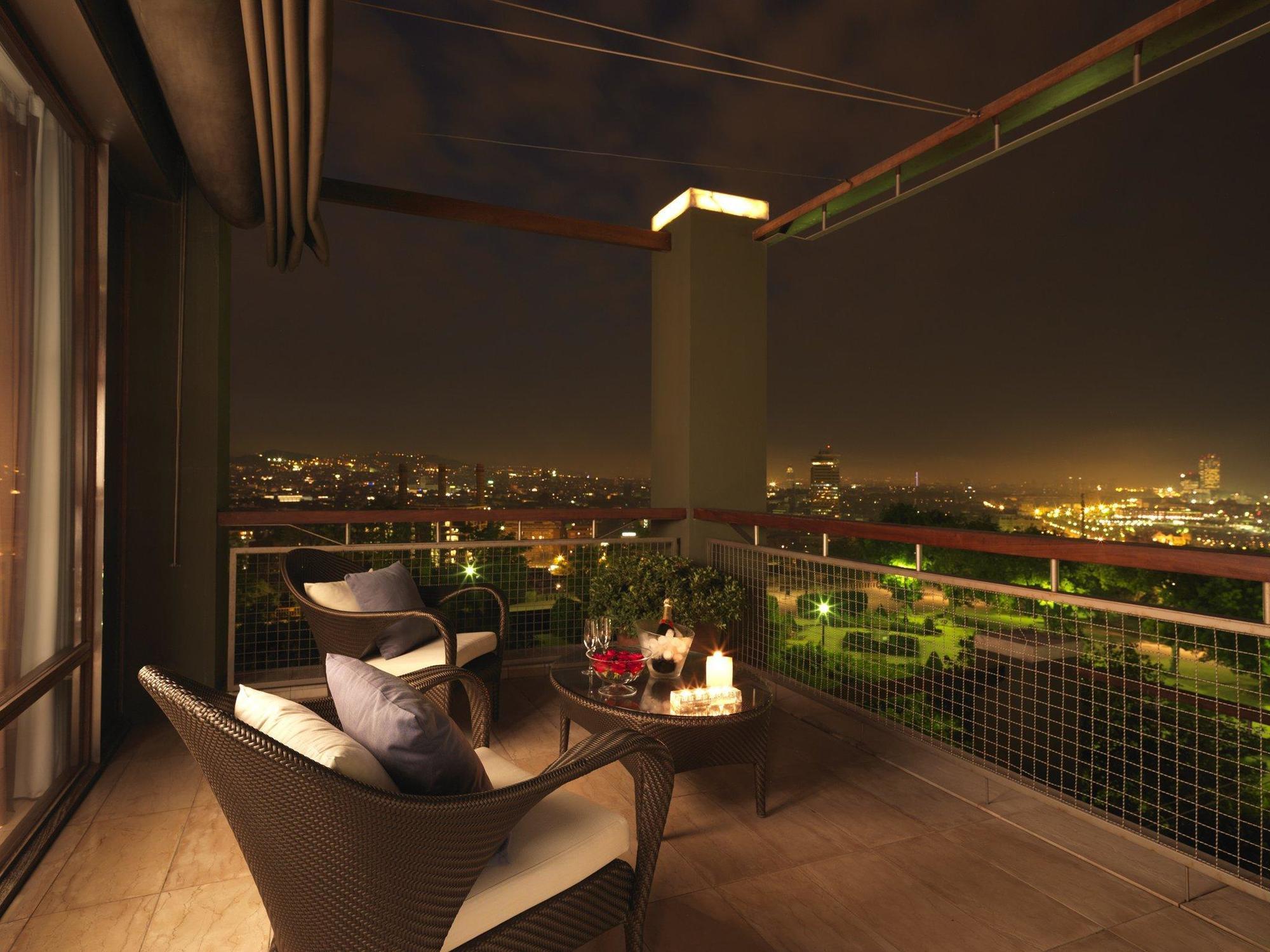 Hotel Miramar Barcelona Gl Екстериор снимка A balcony