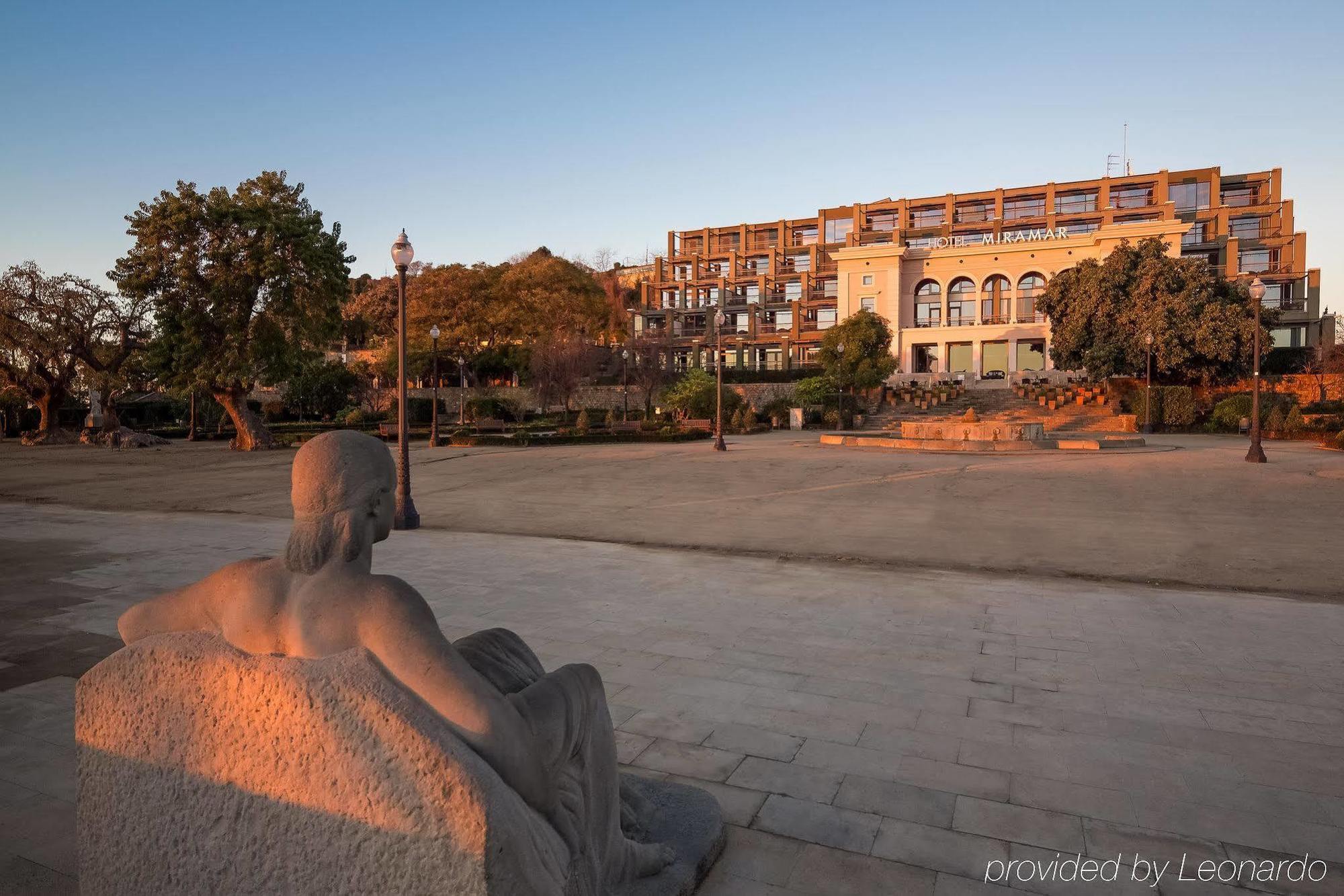 Hotel Miramar Barcelona Gl Екстериор снимка The statue of the "Fisherman" at the entrance of the park