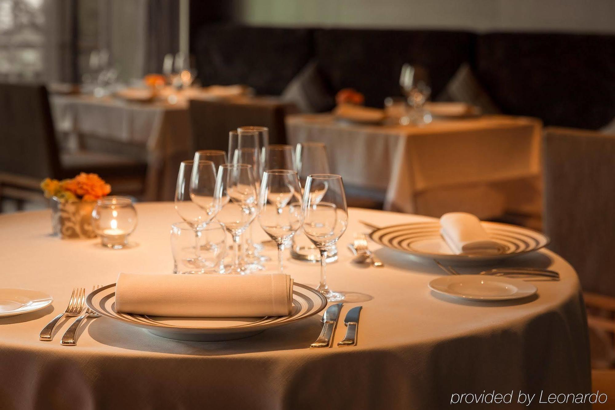 Hotel Miramar Barcelona Gl Екстериор снимка Table setting at the restaurant