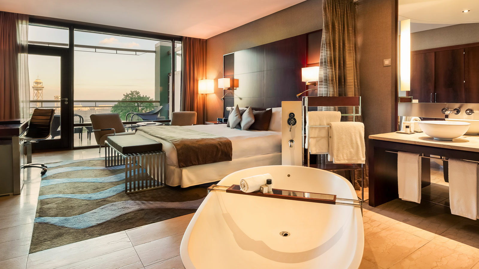 Hotel Miramar Barcelona Gl Екстериор снимка A suite at the hotel